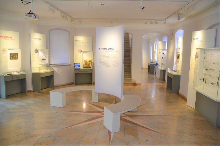 Hybride Mittagsvisite: Ein Ehrenpokal für einen Anatom