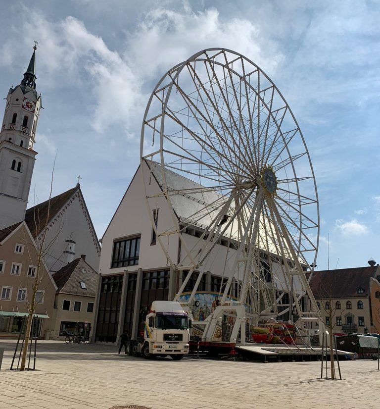 Da schau her: Ein Riesenrad mitten in Schrobenhausen