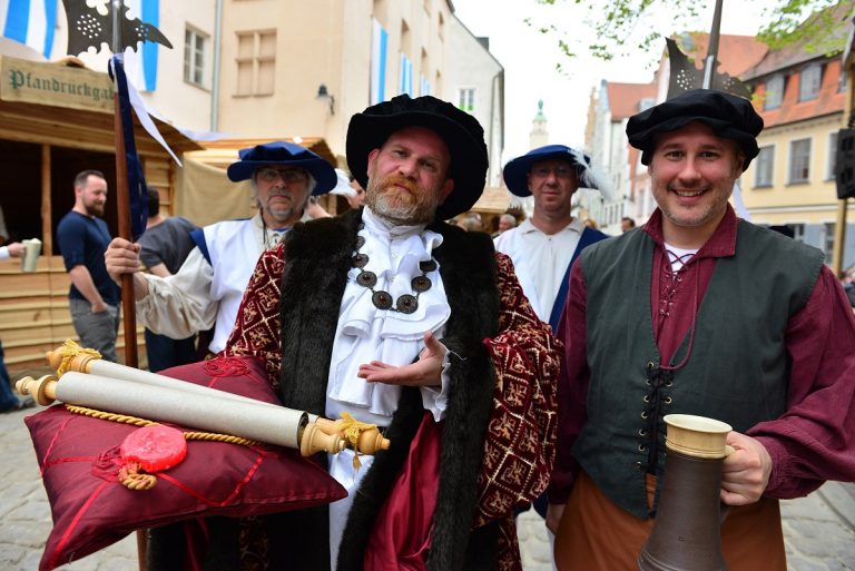 Fest zum Reinen Bier erstmals am Neuen Schloss