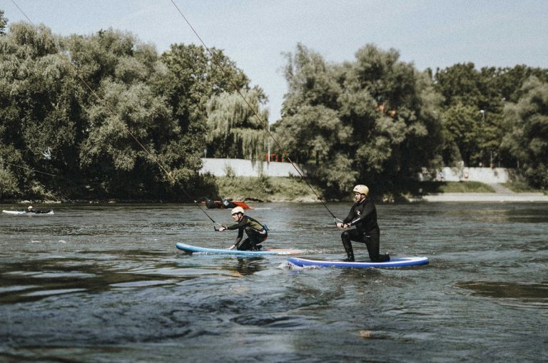 It´s Surftime: Up Stream Surfing ankert in Ingolstadt