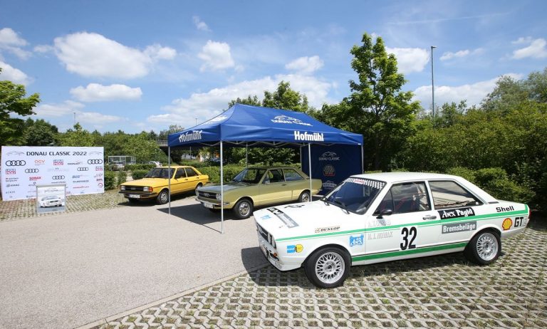 Oldtimer und Klassiker aus acht Jahrzehnten am Start