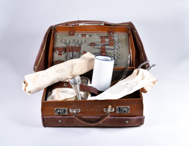 Hybride Mittagsvisite: Hebammenkoffer