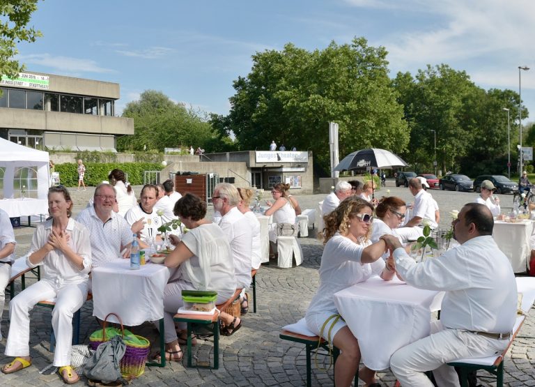 Inklusives Picknick auf dem Theaterplatz