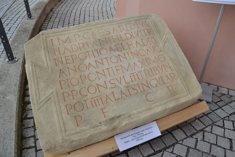 Wanderausstellung zu steinernen Denkmälern in Lenting