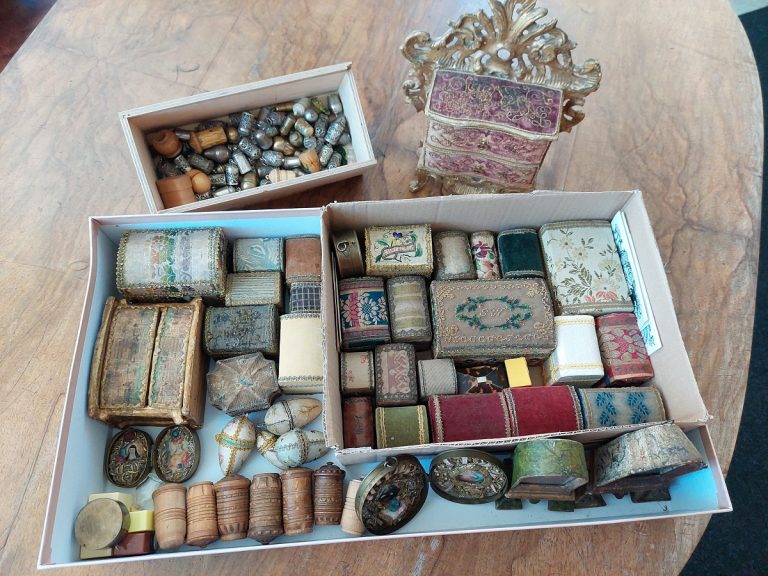 Behältnisse für Walburgisölfläschchen im Diözesanmusem