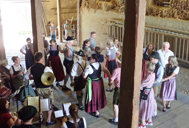 Tanz auf der Tenne im Jura-Bauernhofmuseum