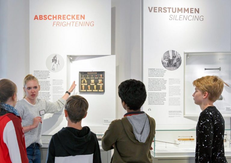 „Junge Anatomie“ im Dialog mit den „Starken Dingen“