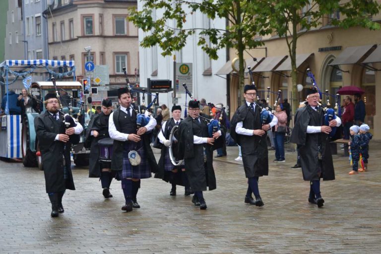 Wetterfester Festumzug zum Ingolstädter Herbstvolksfest