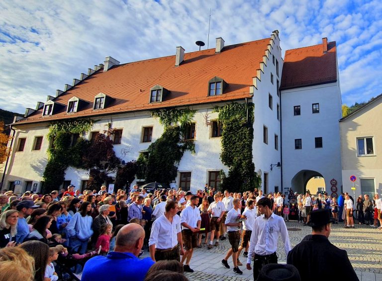 Traditioneller Hammeltanz in Mörnsheim