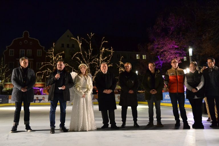 Eisarena am Schloss in Ingolstadt eröffnet