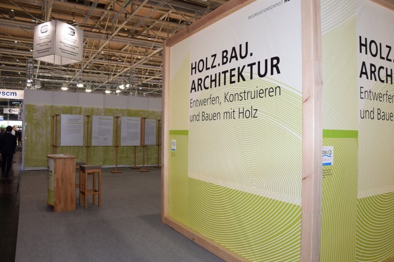 Ausstellung HOLZ.BAU.ARCHITEKTUR am Campus Neuburg