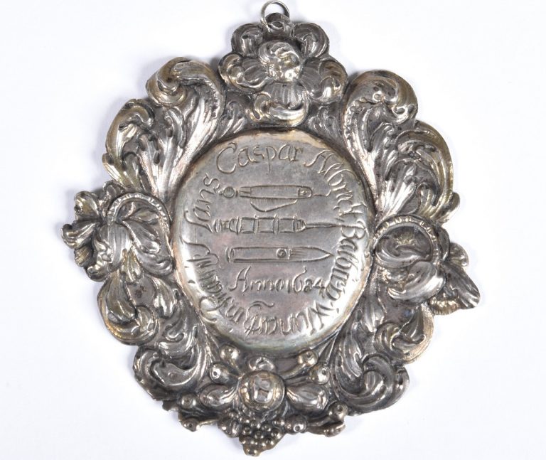 Hybride Mittagsvisite: Baderplakette