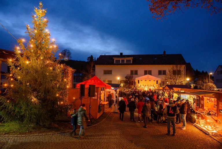 Adventsmarkt in Titting mit verkaufsoffenem Sonntag
