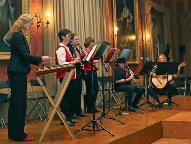 Städtische Musikschule Pfaffenhofen musiziert für „Vorweihnacht der guten Herzen“