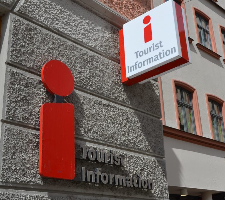 Verkaufsfläche für lokale Macherinnen und Macher