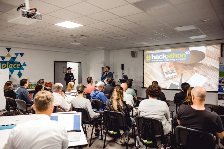 Hackathon10: Programmieren bis die Drähte glühen