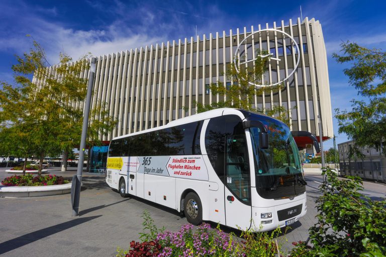 Airport-Express weiter ganzjährig im Stundentakt