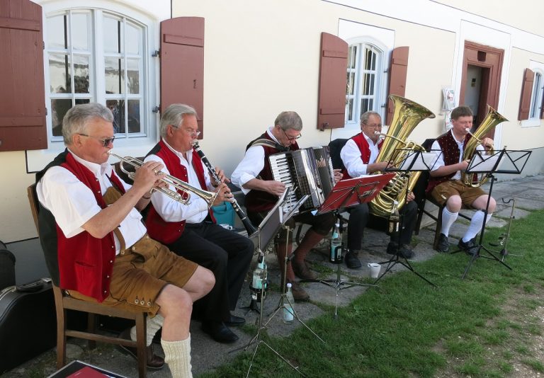 Hoagarten und Sonderausstellung im Jura-Bauernhof-Museum Hofstetten