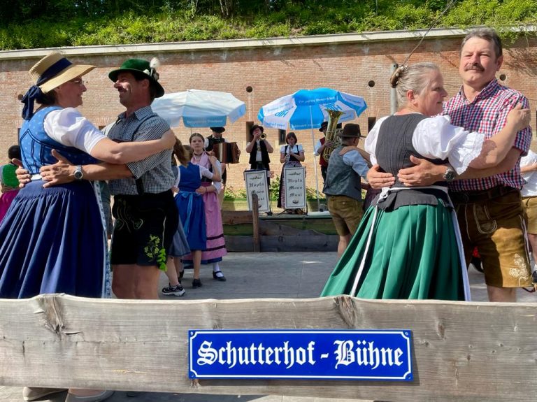 Brauchtumsreihe kultURIG startet mit Volkstanz im Schutterhof