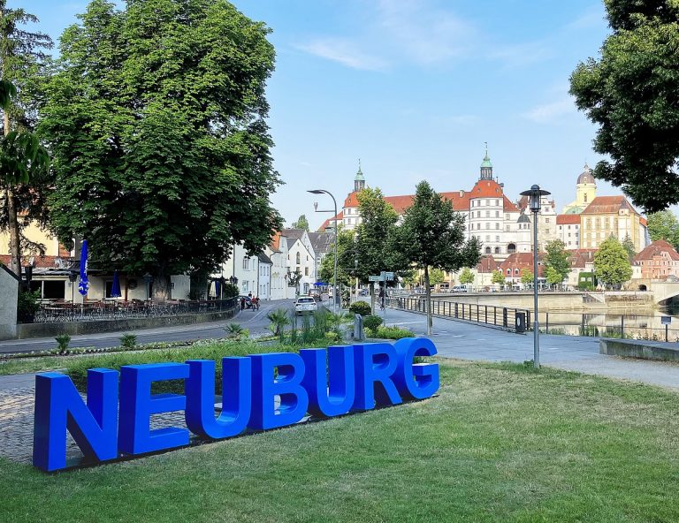 Neuburg-Schriftzug als neuer Foto-Hotspot