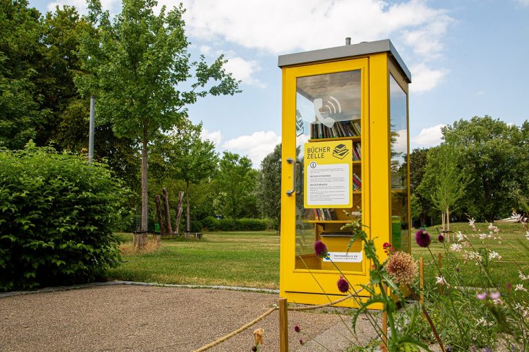 Öffentliche Bücherzelle im Freibad Pfaffenhofen
