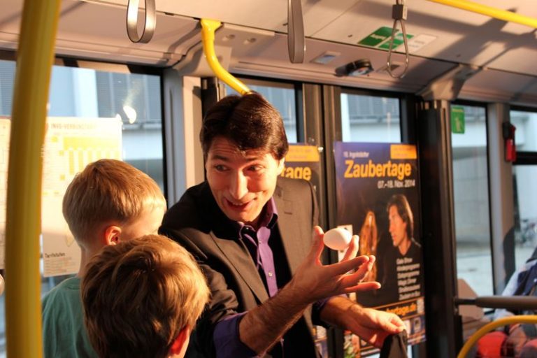 Ingolstädter Zaubertage: Zaubern im Bus