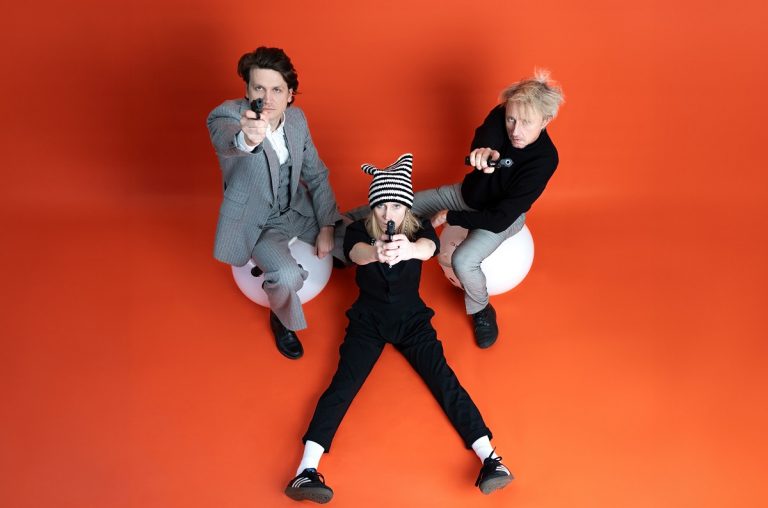 ACHTSAM MORDEN im Altstadttheater