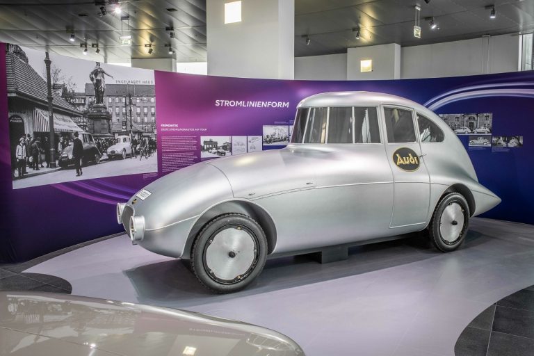 Windschnittige Sonderausstellung im Audi museum mobile