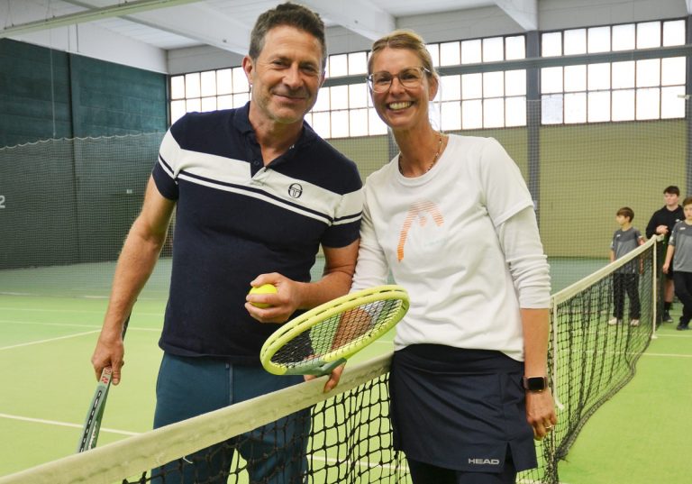 Tennisprofi trifft Kabarettstar zum Match