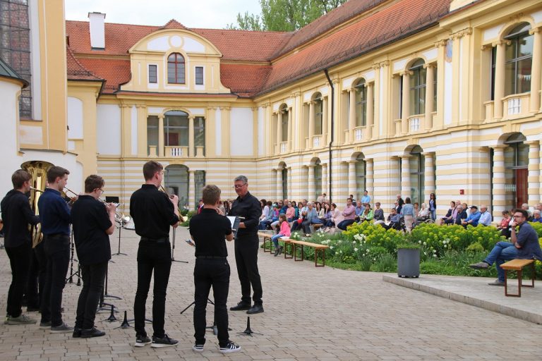 Bläserserenade im Gabrielihof des Klosters Rebdorf