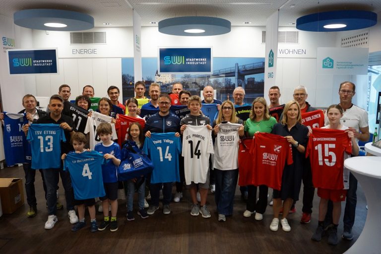 Neue Trikots für 25 Vereine aus der Region