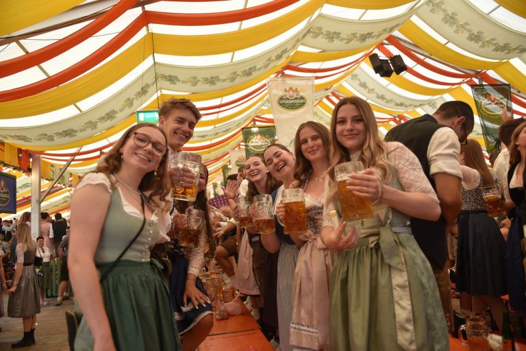 12,90 Euro für die Barthelmarkt Maß