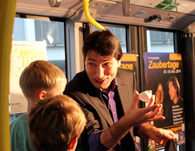 „Zaubern im Bus“ am 28. September