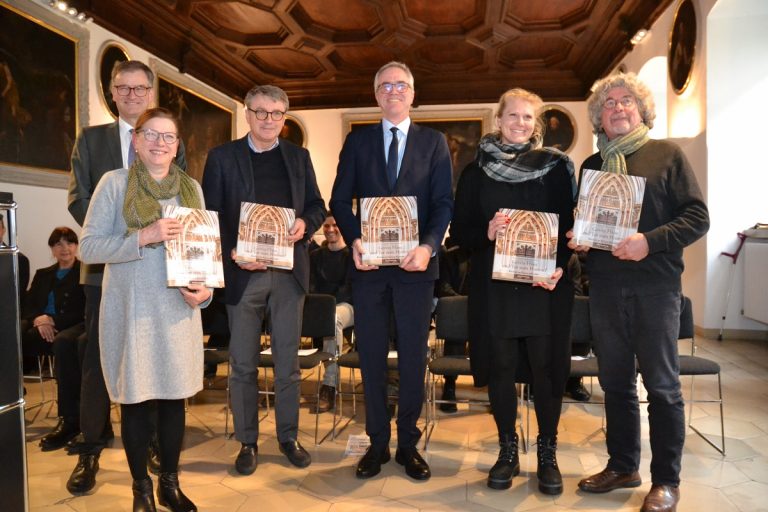 Ein Buch voller glanzvoller Gotteshäuser im Bistum Eichstätt
