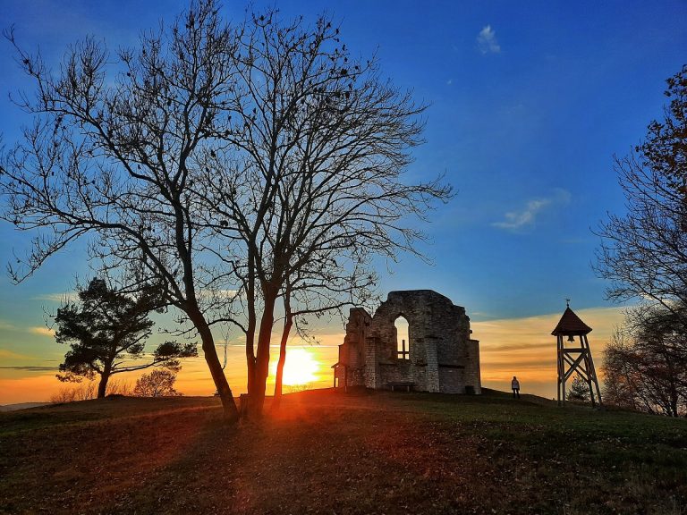 „Umglänzt von seinem Lichte“: Pilgern im Advent