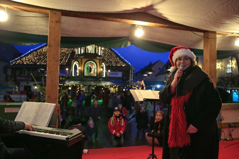 Feierliches Weihnachtsmarkt-Finale in Neuburg