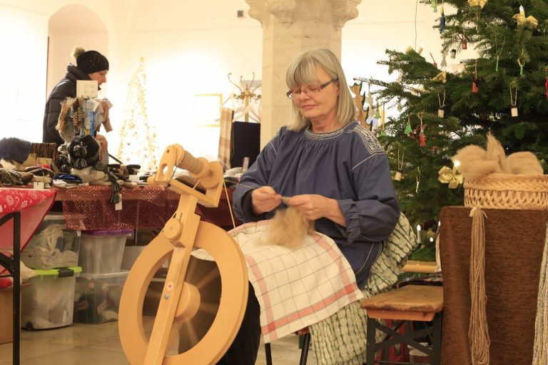 Weihnachtswerkstatt im Neuburger Rathausfletz