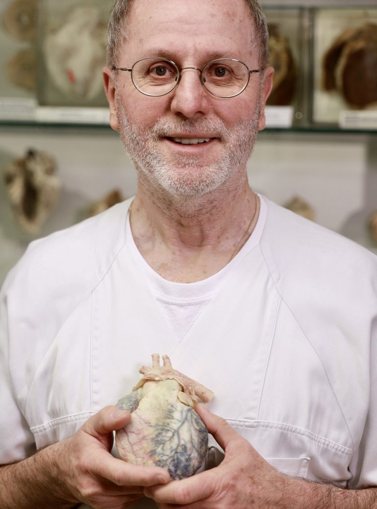 Präparator Alfred Riepertinger im DMMI