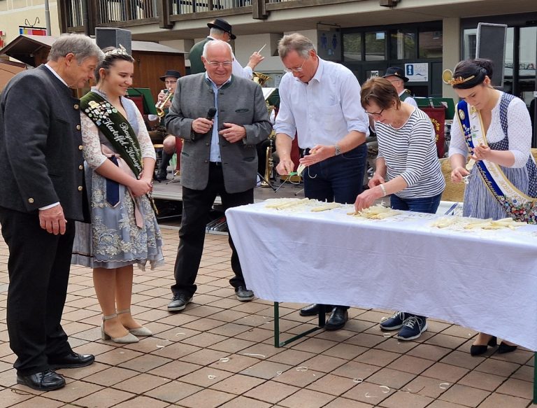 Eröffnung der Spargelsaison in Neuburg