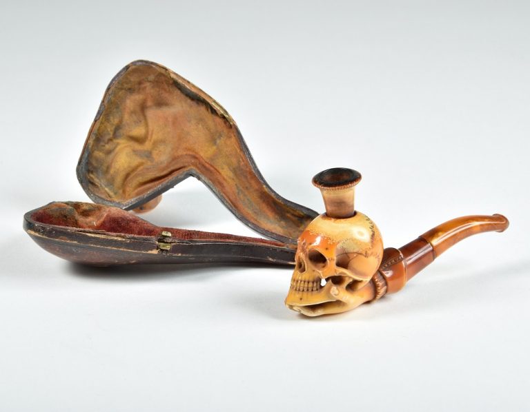 Hybride Mittagsvisite: Tabakpfeife