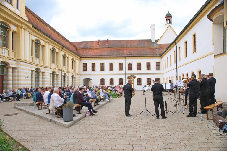 Bläserserenade im Gabrielihof des Klosters Rebdorf