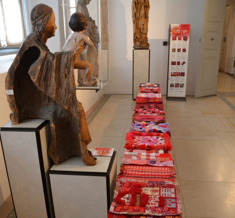 Kunstaktion „Roter Teppich“ im Eichstätter Diözesanmuseum