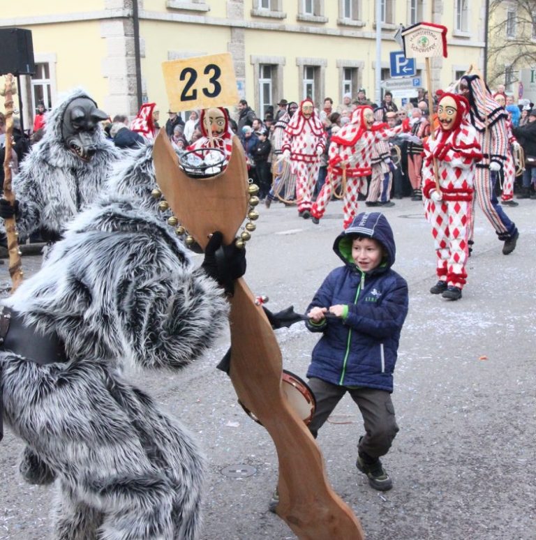 Großes Narrentreffen in Kipfenberg