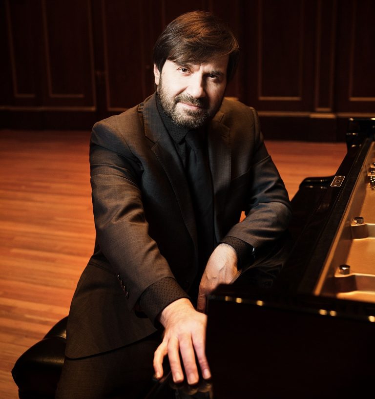 Alexander Korsantia bei der Kammerphilharmonie