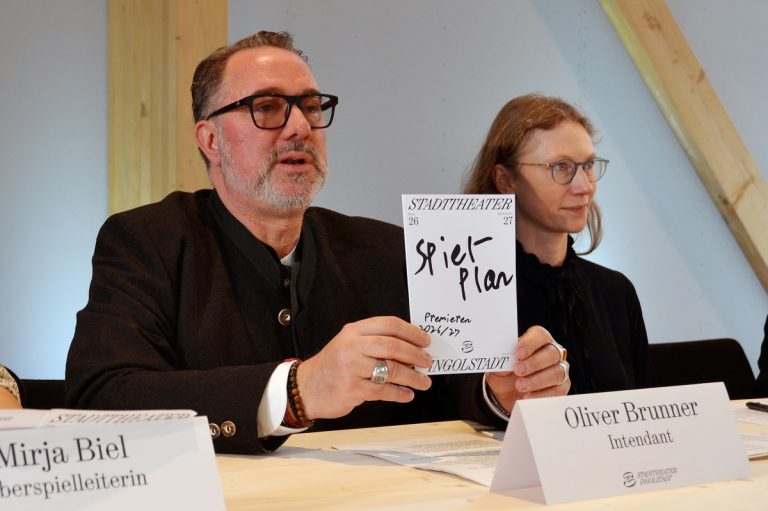 Theater-Spielplan mit Mut und ohne Stadttheater