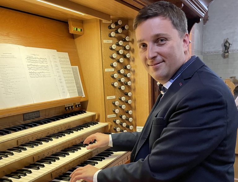 Michał Markuszewski an der Chororgel