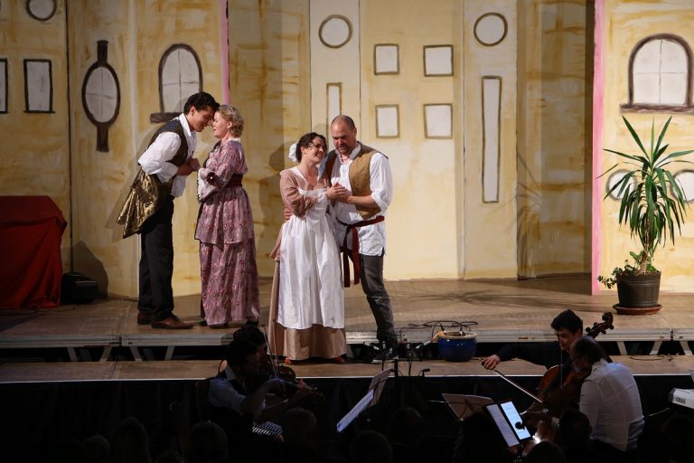 Mozart-Oper im Taschenbuchformat